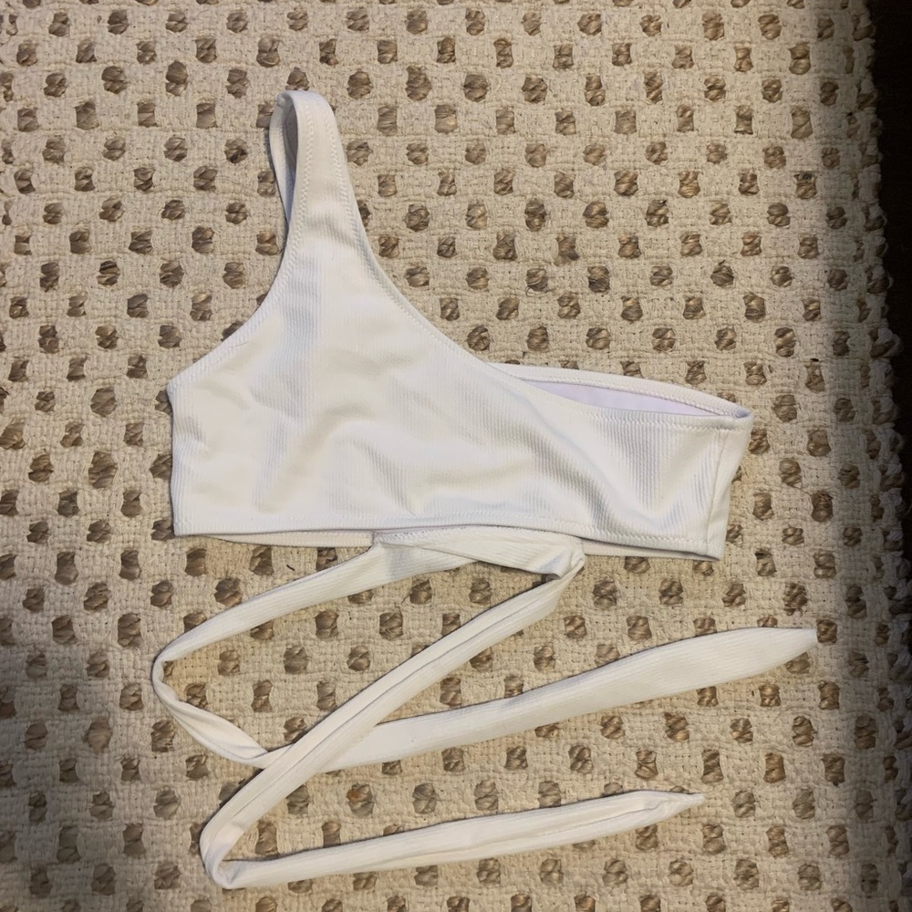 White one shoulder & the swim top. 🤎